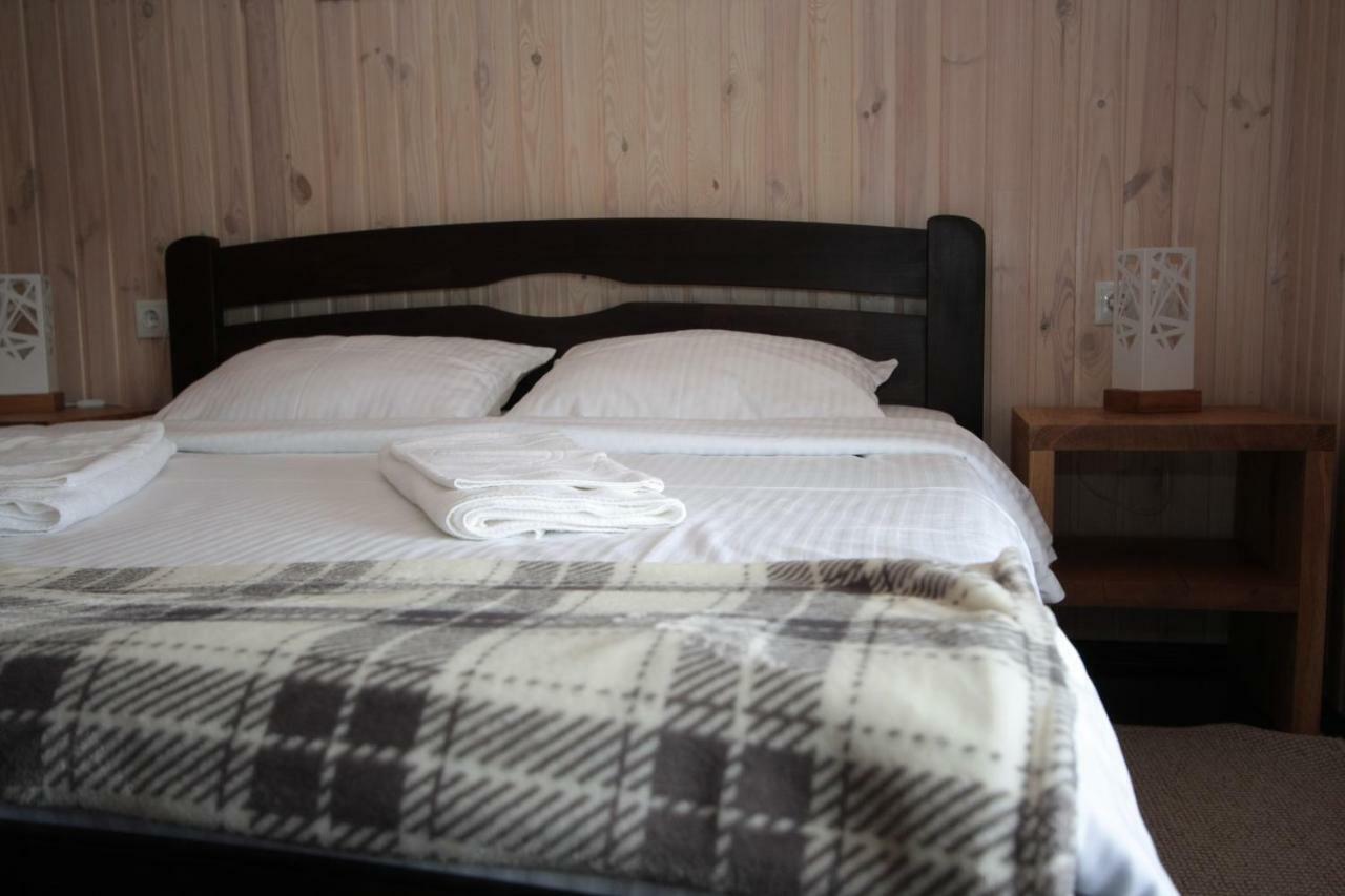 Ostrivky Hotel Svityaz' ภายนอก รูปภาพ